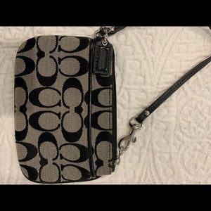 COACH 💕 Black & Grey Wristlet